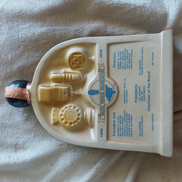 Vintage 1979 Jim Beam Pacific Pioneer Broadcasters bottle - Picture 2 of 4